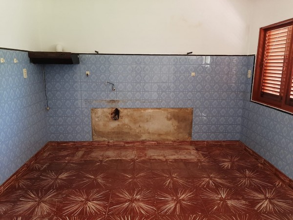 VENDO AMPLIA CASA EN COLONIA HOCKER!!
