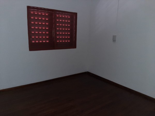 VENDO AMPLIA CASA EN COLONIA HOCKER!!