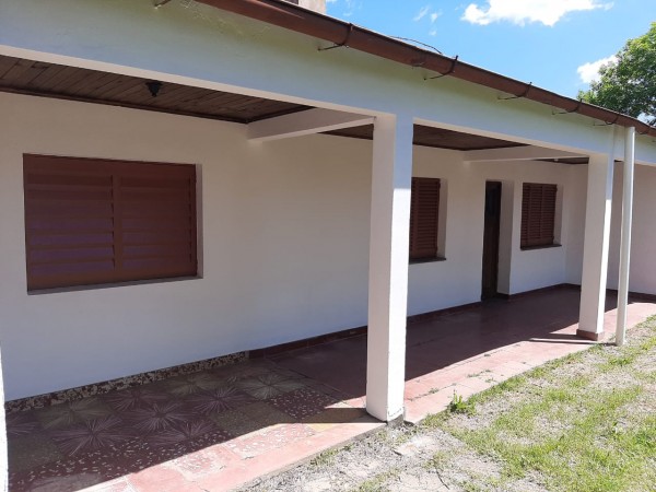 VENDO AMPLIA CASA EN COLONIA HOCKER!!