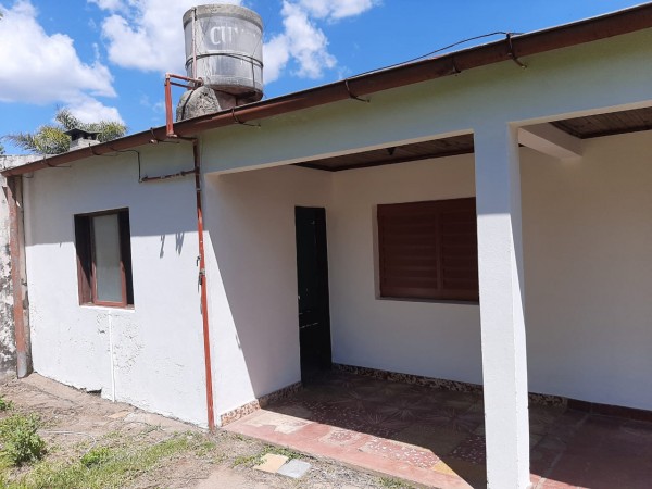 VENDO AMPLIA CASA EN COLONIA HOCKER!!