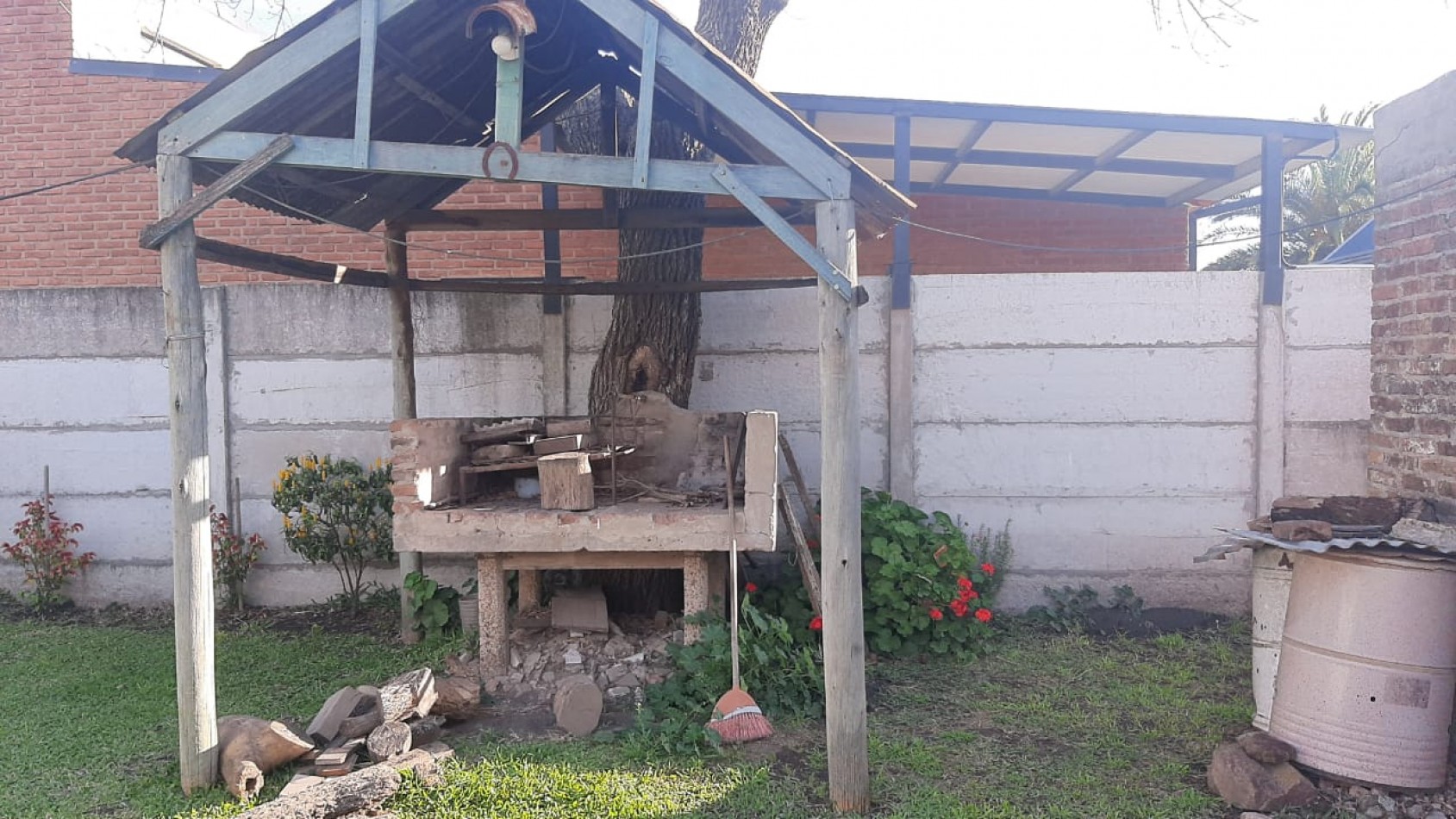 VENDO CASA EN VILLA ELISA, BUENA UBICACION!!