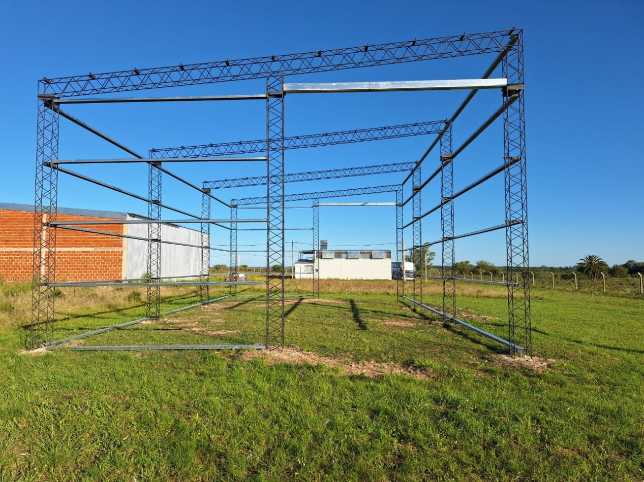 VENDO LOTE CON ESTRUCTURA PARA TINGLADO!!