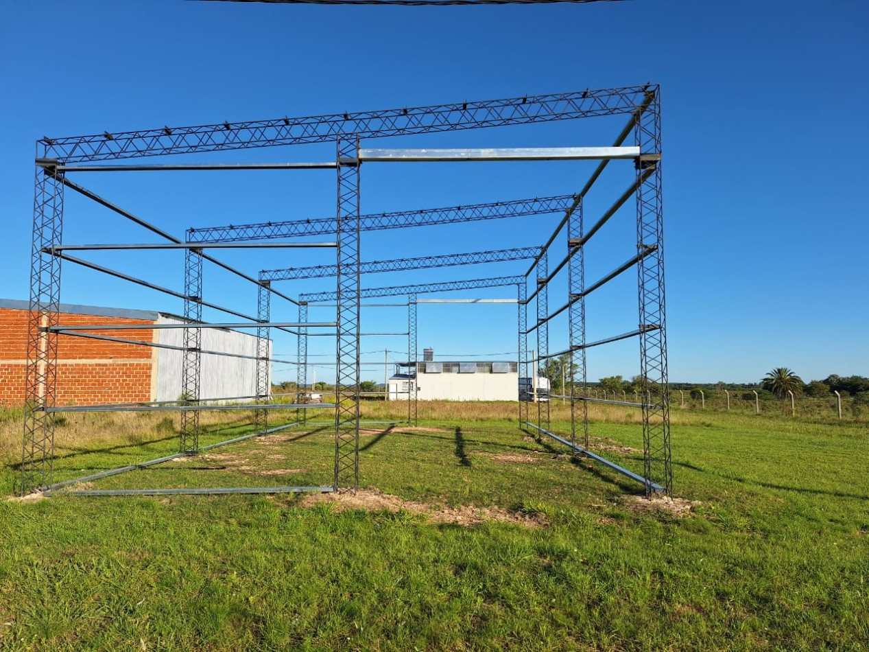 VENDO LOTE CON ESTRUCTURA PARA TINGLADO!!