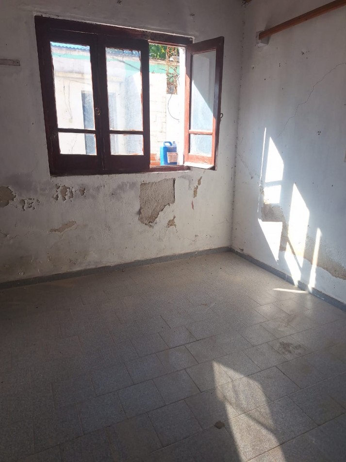 VENDO AMPLIA PROPIEDAD EN VILLA ELISA, BUENA UBICACION!!