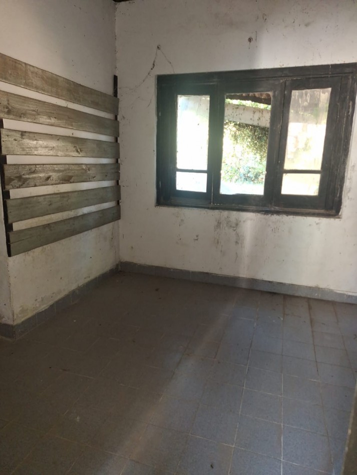 VENDO AMPLIA PROPIEDAD EN VILLA ELISA, BUENA UBICACION!!