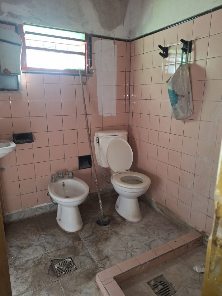 VENDO AMPLIA PROPIEDAD EN VILLA ELISA, BUENA UBICACION!!