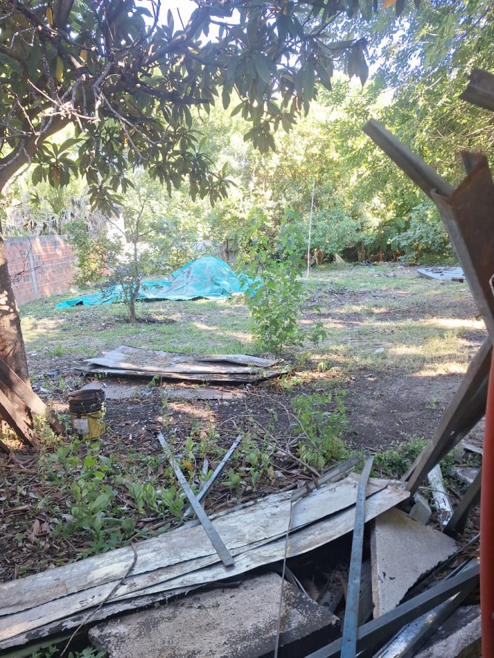 VENDO AMPLIA PROPIEDAD EN VILLA ELISA, BUENA UBICACION!!