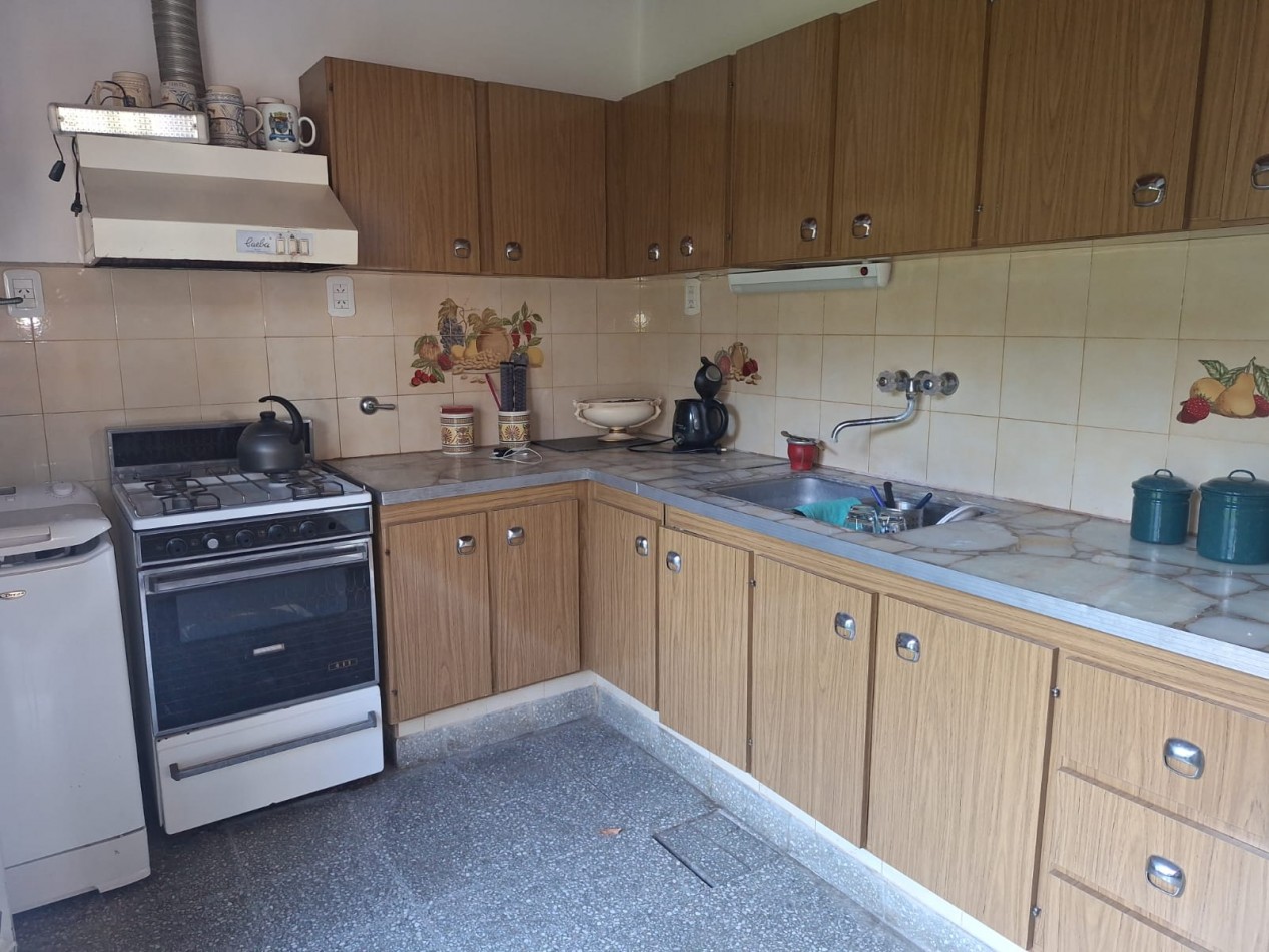 VENDO MUY LINDA CASA EN VILLA ELISA, EXCELENTE UBICACION!! 