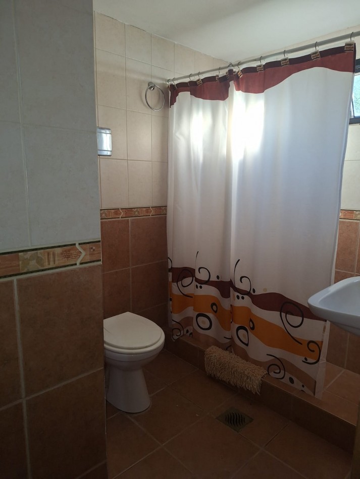VENDO MUY LINDA CASA EN VILLA ELISA, EXCELENTE UBICACION!! 