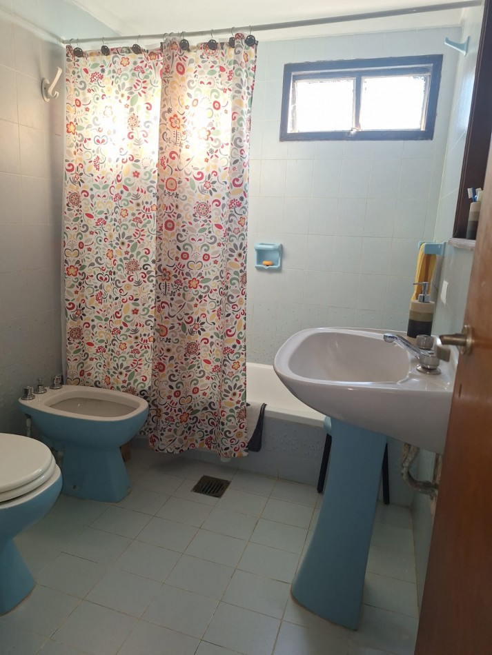 VENDO MUY LINDA CASA EN VILLA ELISA, EXCELENTE UBICACION!! 
