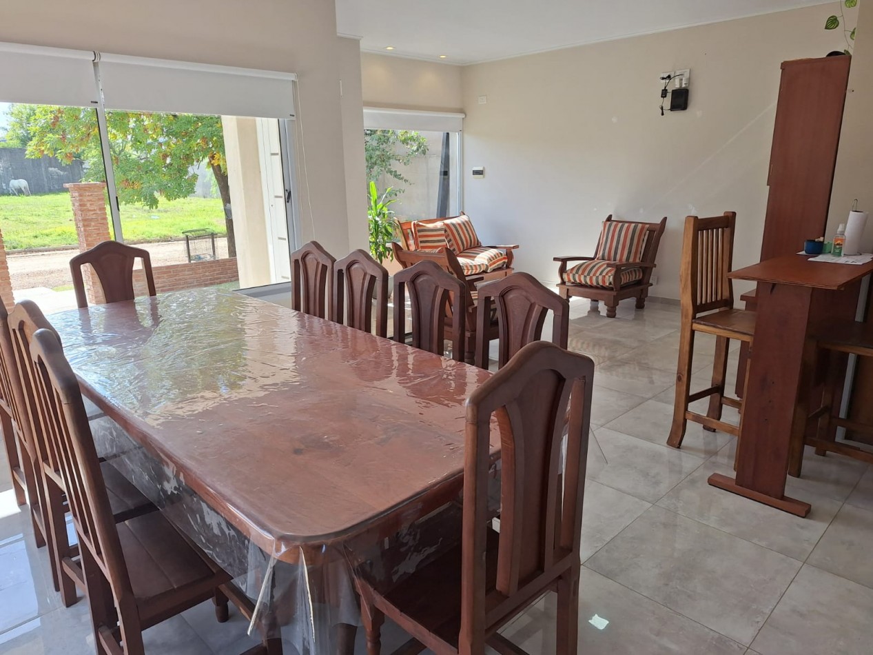 VENDO EXCELENTE CASA EN VILLA ELISA!!