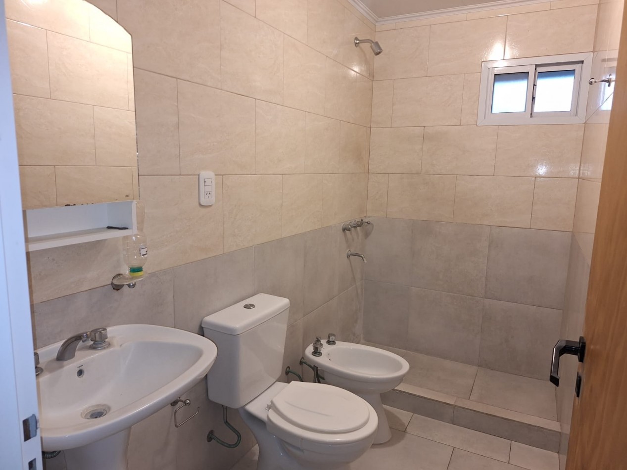 VENDO LOCAL COMERCIAL CON CASA EN VILLA ELISA!!